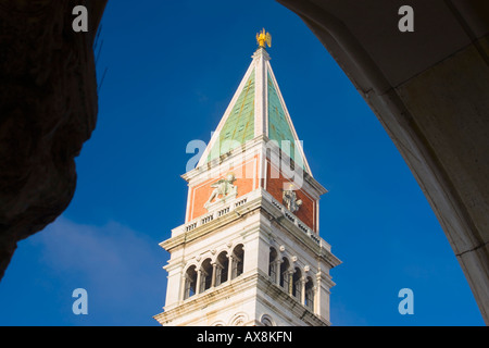 Campanile, de Palais des Doges Place Saint Marc Venise Italie Banque D'Images