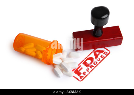 Bouteille de pilules et un timbre en caoutchouc approuvés FDA découper sur fond blanc Banque D'Images