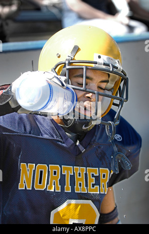 American Football player d'Action de l'eau potable Banque D'Images