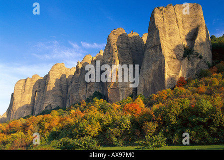 Rochers des mées, de roches, les Mees Alpes de Haute Provence, Provence, France Banque D'Images