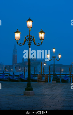 Vue de San Giorgio Maggiore à partir de la Place Saint Marc Venise Italie au crépuscule Banque D'Images