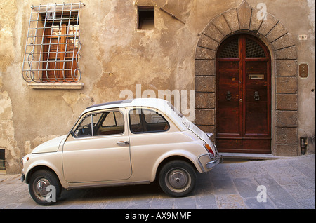 Fiat 500, Voiture d'époque, Montepulciano, Toscane, Italie Banque D'Images