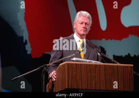 L'ancien président américain Bill Clinton à podium Banque D'Images