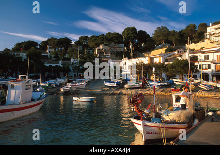 Des bateaux de pêche, port de pêche, Llafranc, Costa Brava, province de Gérone, Catalogne, Espagne Banque D'Images