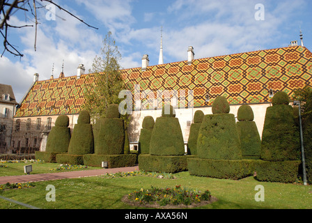 Le toit à tuiles vernissées des Hospices de Beaune Hôtel-Dieu de Beaune Bourgogne France Banque D'Images