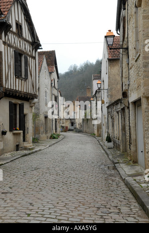 Noyers sur Serein en Bourgogne France Banque D'Images