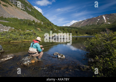 Flyfisherman à Silvern Lake Smithers BC Banque D'Images