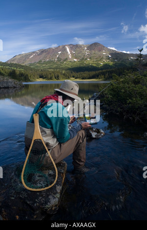 Flyfisherman à Silvern Lake Smithers BC Banque D'Images