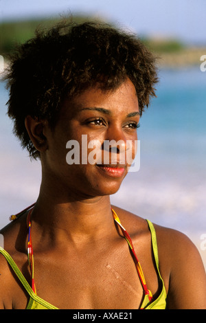 Antigua, plage en demi lune, portrait Banque D'Images