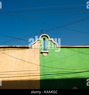 Couleurs vives de style néo-classique tropical caractérisant l'architecture Sinaloan Banque D'Images