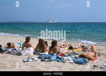 Plage, Plage du Midi, Cannes Côte d'Azur, France Banque D'Images