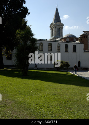 NMB74350 Palais de Topkapi les pelouses et spire Istanbul Turquie Banque D'Images