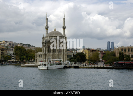 NMB74332 mosquée Ortakôy Bosphorus Istanbul Turquie Banque D'Images