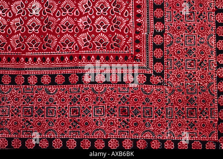 Inde Rajasthan artisanat détail de ajrakh block imprimé de tissu résister aux processus de colorants azoïques Banque D'Images