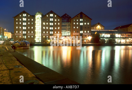 Gloucester Docks de nuit Banque D'Images
