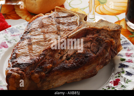 T-bone steak grillé - Bistecca alla Fiorentina - cuisine Toscane Italie Banque D'Images