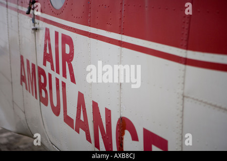 Détail d'un fuselage de l'avion sur lequel est écrit AIR AMBULANCE Banque D'Images