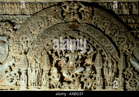 Halebid (Inde) Hoysalesvara linteau de porte de l'est du temple du Seigneur Shiva. Banque D'Images