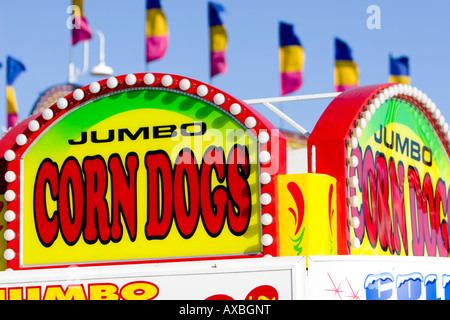 Maïs Jumbo chien signe à carnaval à USA Banque D'Images