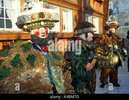 Suisse Appenzell rite traditionnel de nouvel an le 13 janvier Sylvesterklaeuse avec costumes et masques traditionnels rendez-vous à partir de la f Banque D'Images