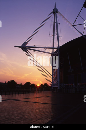 Millennium Stadium de Cardiff, au coucher du soleil au sud du Pays de Galles UK Banque D'Images