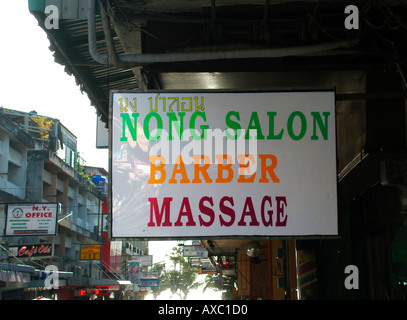 Salon de coiffure et massage signe sur Pattaya Soi 6, Pattaya Thaïlande Banque D'Images