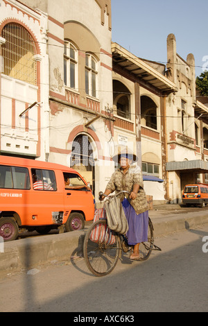 Vieux bâtiments coloniaux néerlandais, Semarang, Java, Indonésie Banque D'Images