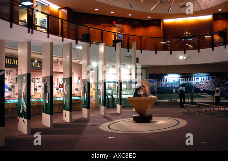 Vue de l'intérieur Hillerich Bradsby Louisville Slugger Museum de Louisville Kentucky Banque D'Images