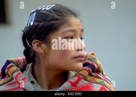 Jeune femme dans le village de Wiloc Pérou Banque D'Images