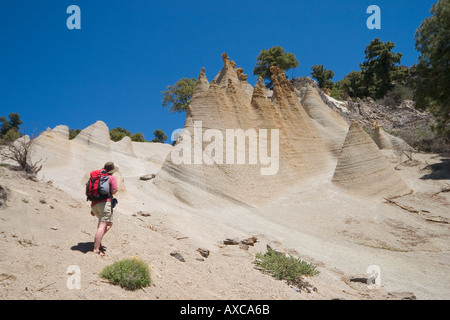 Femme dans le paysage lunaire walker Tenerife Espagne Banque D'Images