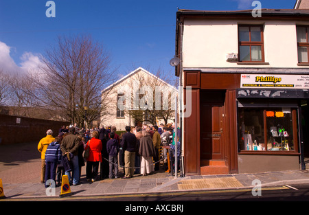 Le Conseil des Eglises de Blaenavon bon vendredi open air service sur parking à Bethléem Blaenavon Cour Torfaen South Wales UK UE Banque D'Images