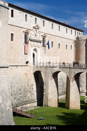 Il Castello Château Espagnol le Musée National des Abruzzes L'Aquila Abruzzes Italie Banque D'Images