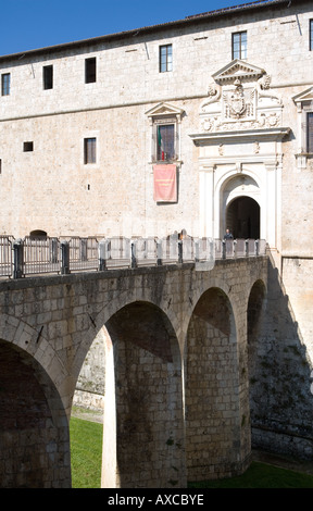 Il Castello Château Espagnol le Musée National des Abruzzes L'Aquila Abruzzes Italie Banque D'Images