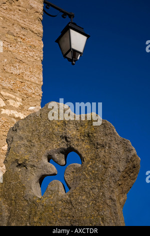 La paix contemporain Sculpture à Minerve, Languedoc-Roussillon, France Banque D'Images