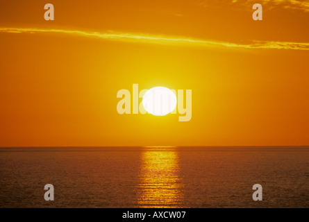 Lever du soleil sur l'Océan Atlantique Banque D'Images