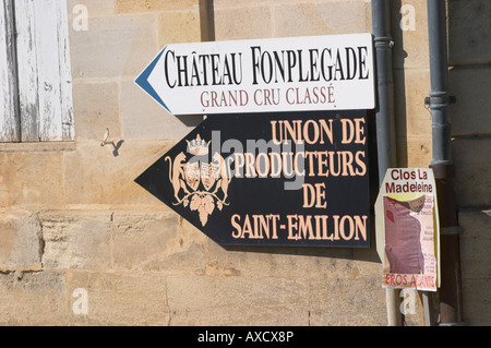 Signes : Chateau Fonplegade, Union des producteurs. La ville. Saint Emilion, Bordeaux, France Banque D'Images