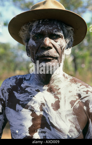 David Daymirringu Malangi célèbre artiste autochtone dont la peinture de l'écorce a été représenté sur le premier dollar australien 1remarque Banque D'Images