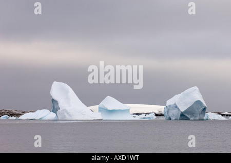 L'antarctique Péninsule Antarctique Lemaire Channel icebergs près de Pleneau Island Banque D'Images