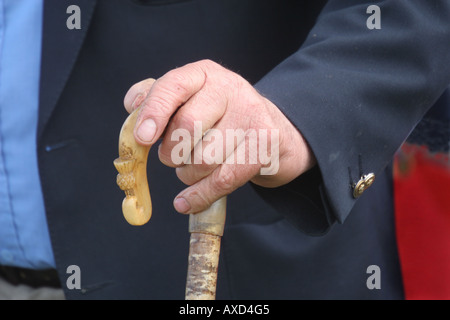 Farmer s main sur Shepherd s crook dans un pays montrent Galston, Ayrshire, Scotland Banque D'Images