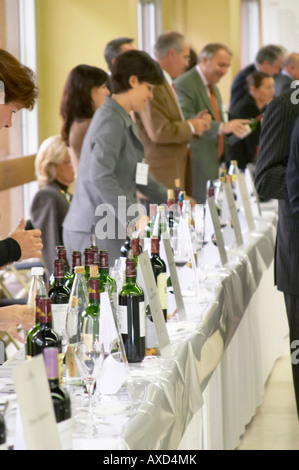 Dégustation de vin du commerce UGC, Union des Grands Crus de Bordeaux. Banque D'Images