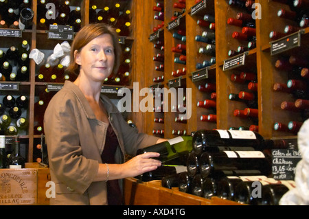 Britt Karlsson, BKWine, à Paris Cave Auge wine shop Paris, France. Boutique de vins. Banque D'Images