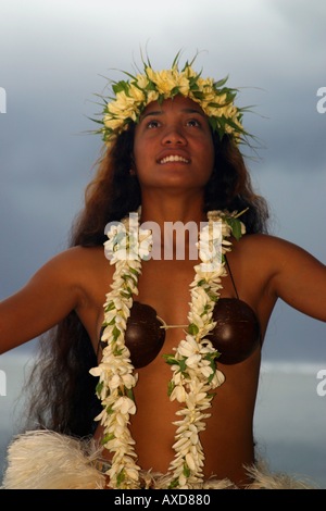 La beauté du peuple Polynésien dégage de cette danseuse née Rarotongan MR Les Îles Cook Banque D'Images
