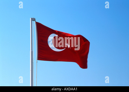 Voletant drapeau de la Turquie Banque D'Images