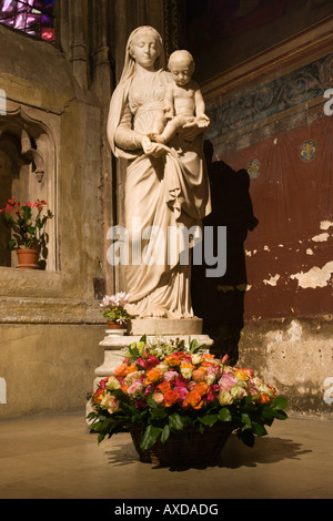 Statue à l'intérieur de l'église St Séverin à Paris, France Banque D'Images