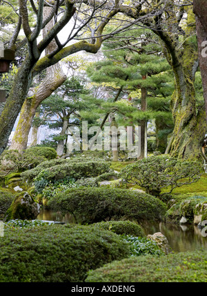 Lumière du soir de printemps au jardin Kenrokuen, Kanazawa, JAPON. Largement considéré comme l'UN DES TROIS PLUS BEAUX JARDINS DU JAPON. Banque D'Images