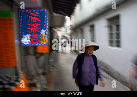 Une vieille femme du clan Hakka Yung Shue Wan Lamma Island Hong Kong Chine Banque D'Images