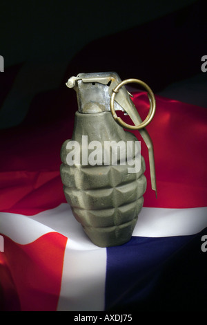 Grenade à main UK flag concept de guerre Banque D'Images