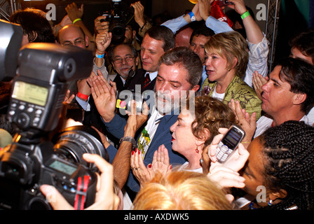 Luiz Inácio Lula da Silva (*27.10.1945), Président du Brésil, le jour de sa réélection à São Paulo, Brésil. Les journalistes Banque D'Images