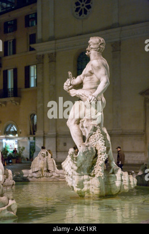 Fontana del Moro à nuit, la Piazza Navona, le centre historique, Rome, Italie Banque D'Images