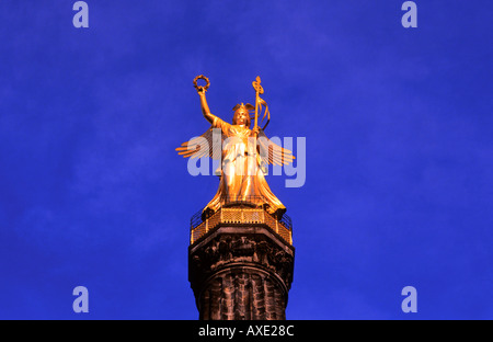 Victoria Golden sur le haut de la colonne de la victoire Siegessäule Berlin Allemagne Banque D'Images